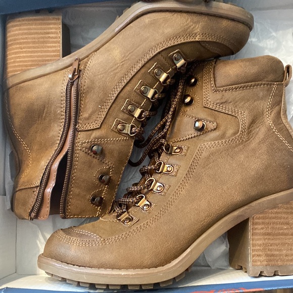 Carlos Santana heel booties SIZE 9 - Picture 7 of 8